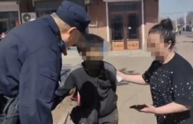 老人遛弯体力不支，民警暖心护送回家